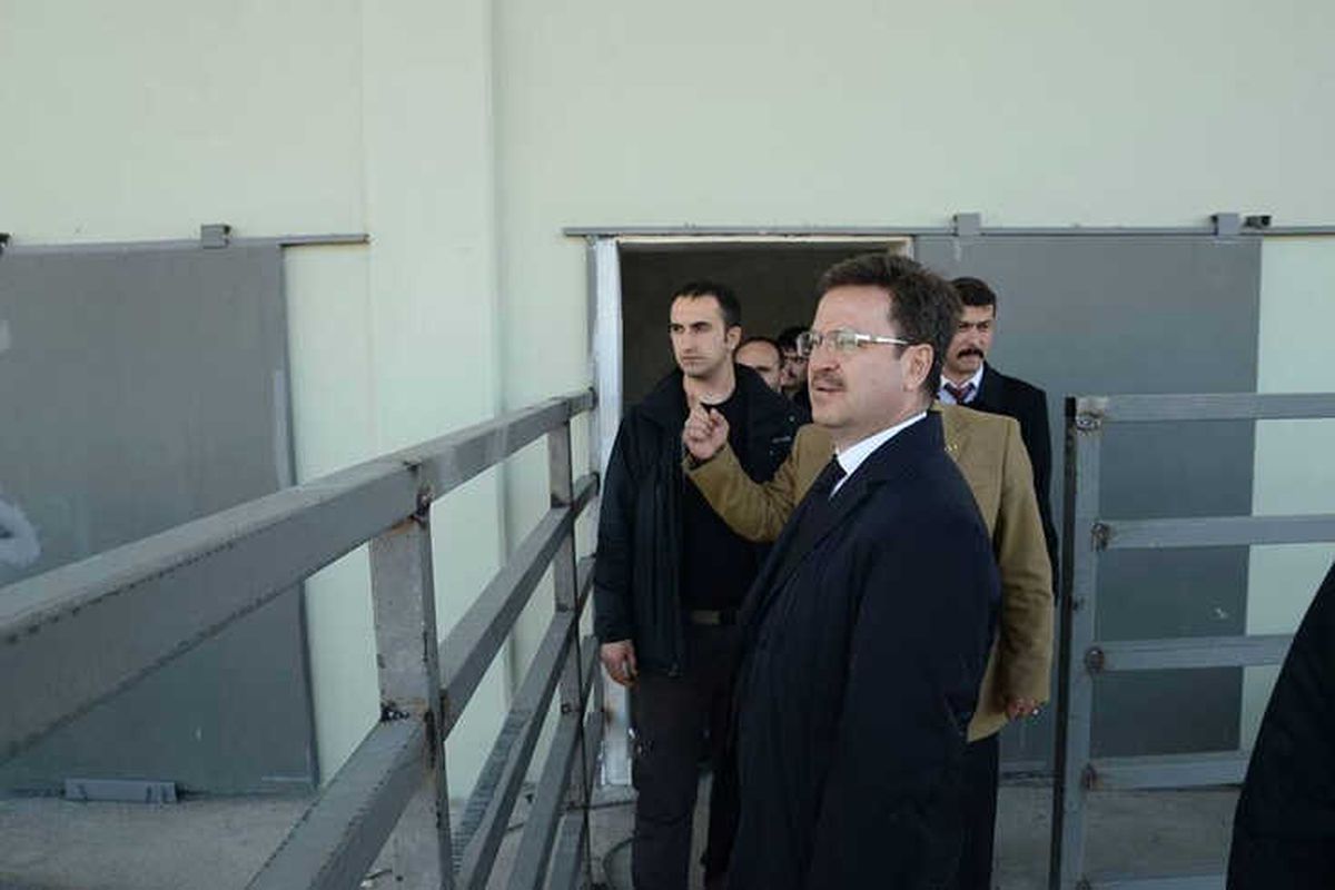 Vali Ünlü, Hayvan Kesim Tesisinde İncelemelerde Bulundu