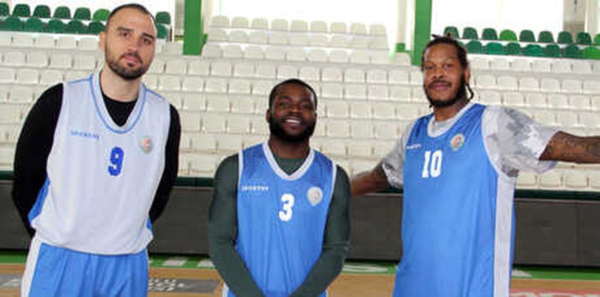 Yeşilgiresun Belediyespor\'da Transferler Basına Tanıtıldı