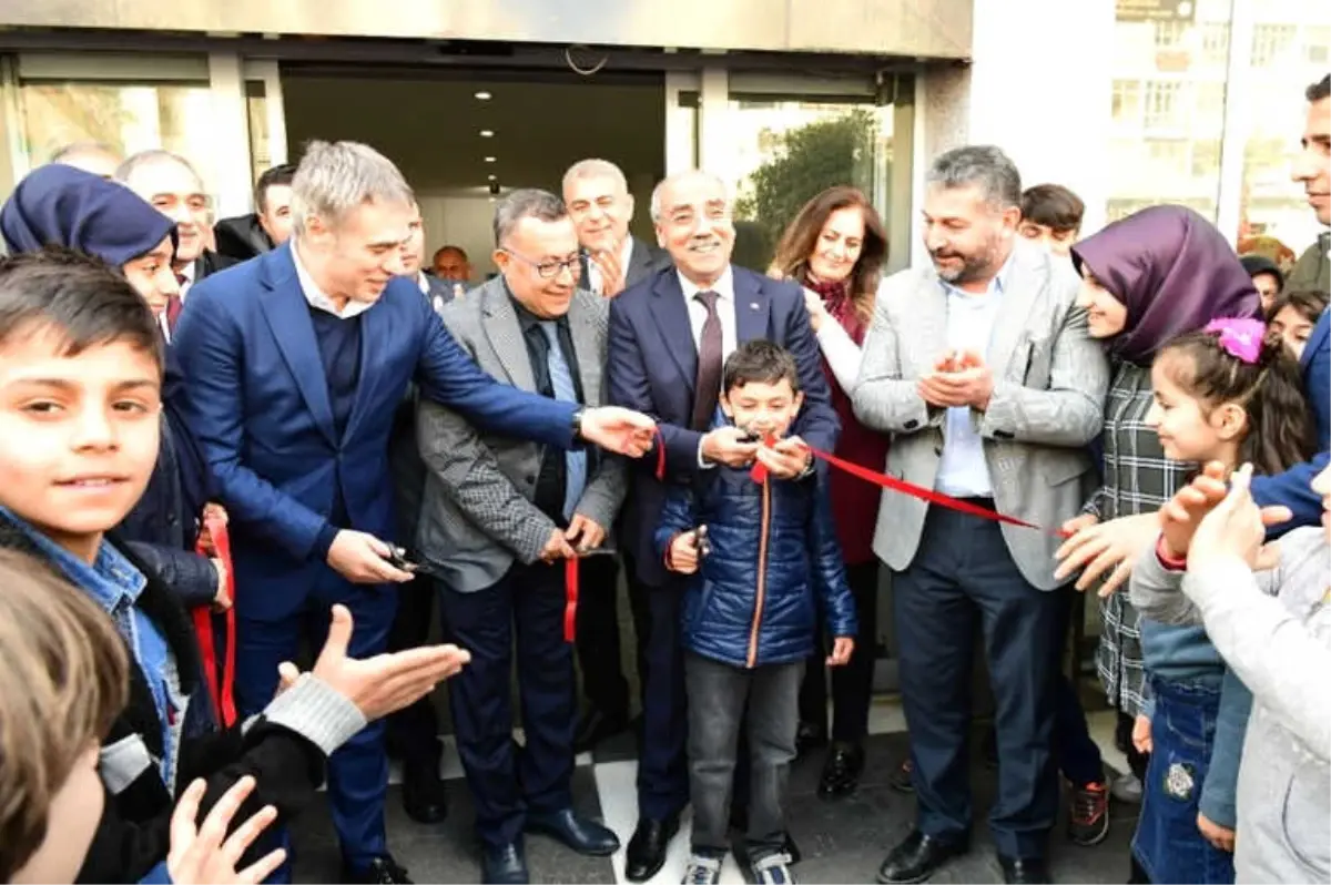 Zeytin Dalı Tablosu Yoğun İlgi Gördü