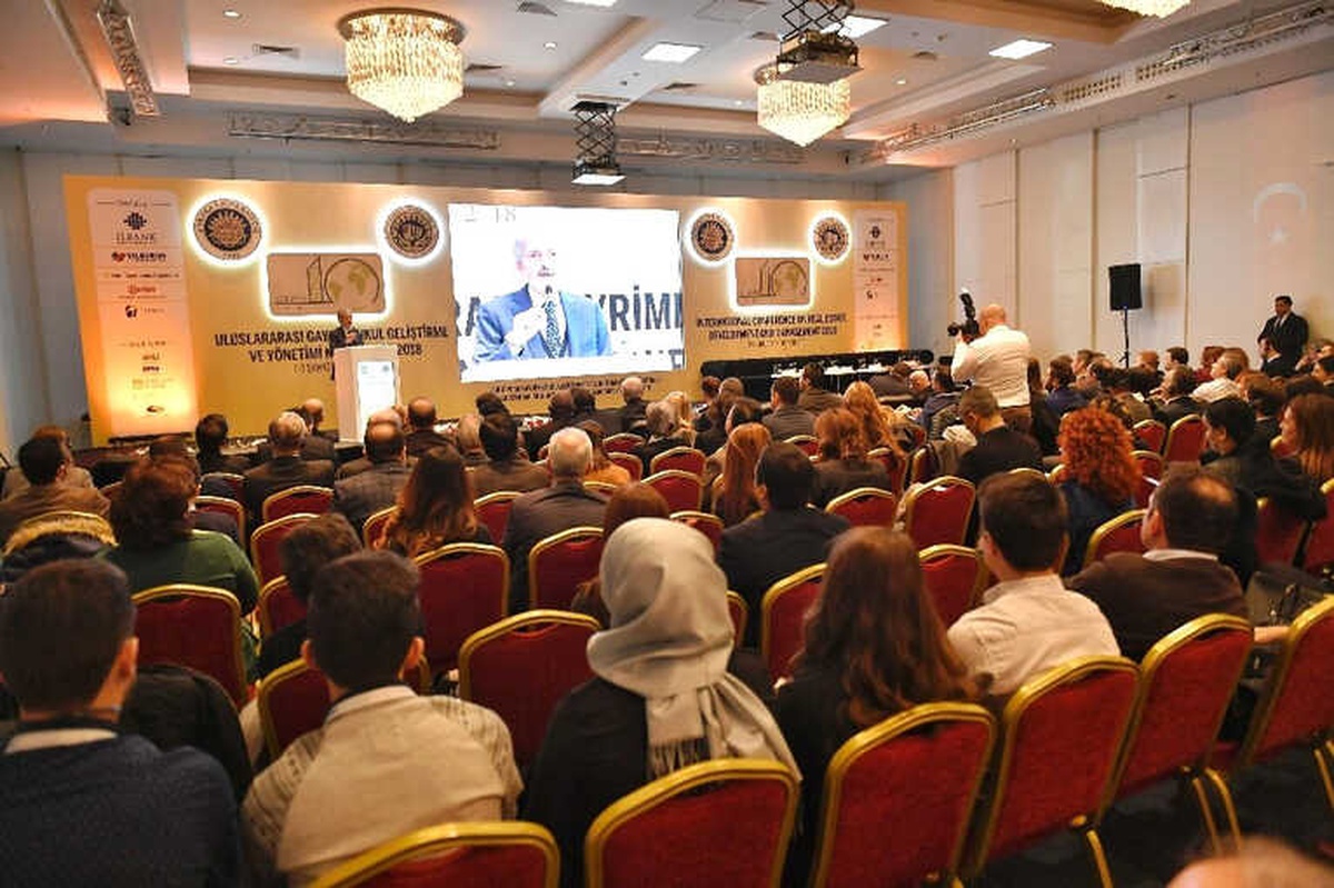 Başkan Tuna, Uluslararası Gayrimenkul Geliştirme ve Yönetimi Konferansı\'na Katıldı