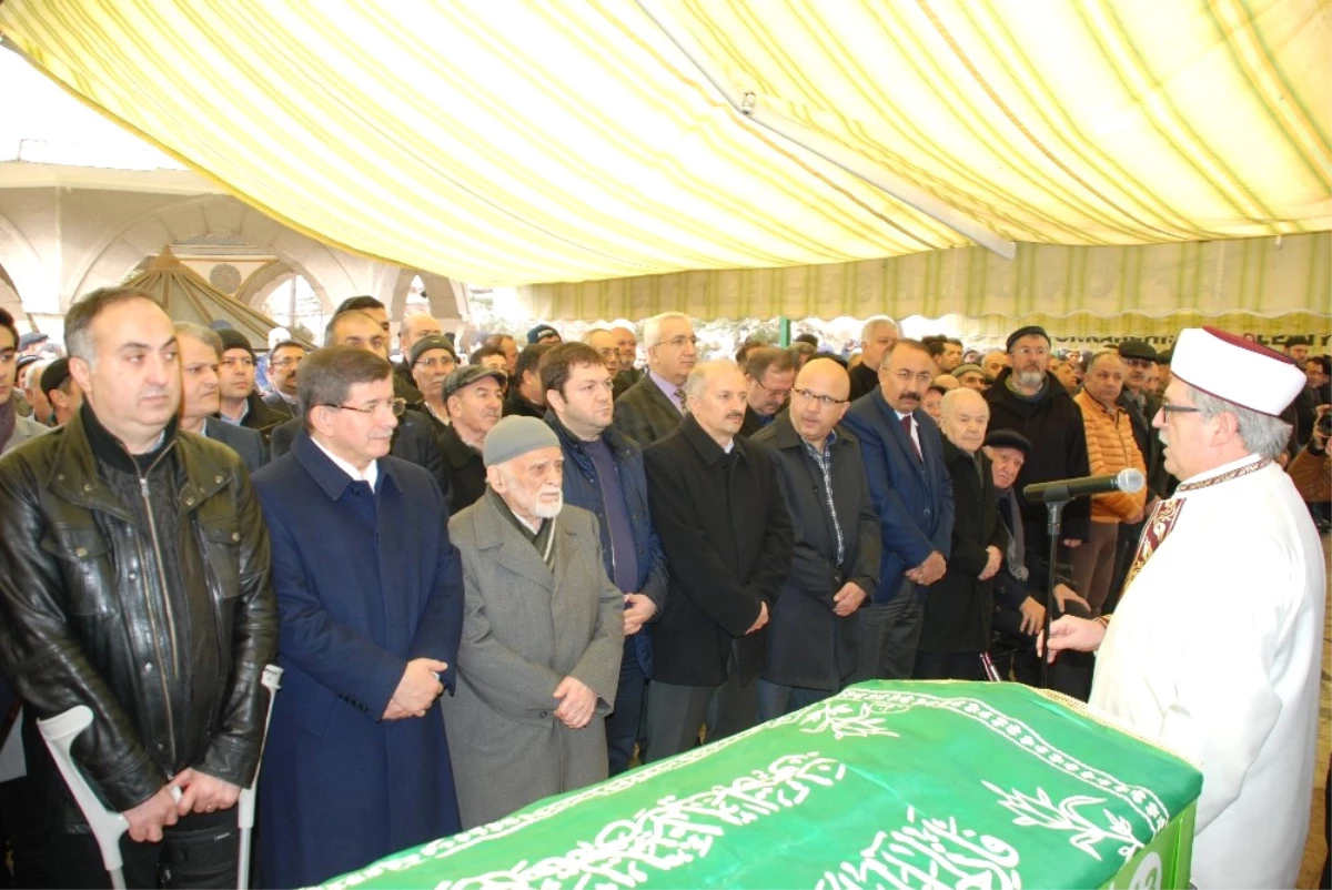 Eski Başbakan Ahmet Davutoğlu Afyonkarahisar\'da Cenaze Törenine Katıldı