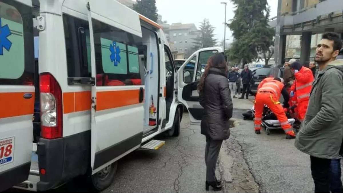 İtalya\'da Bir Araçtan Siyah Göçmenlere Ateş Açıldı: 6 Yaralı