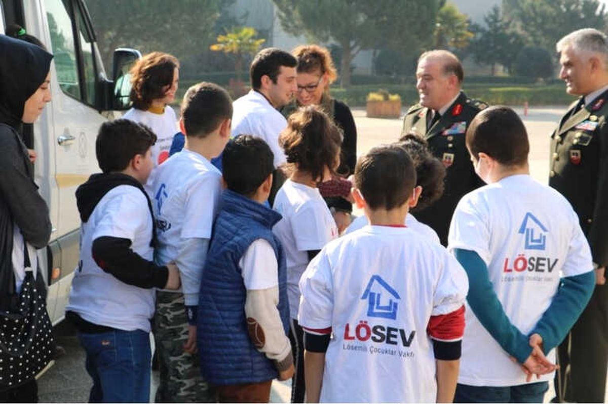 Jandarma Lösev\'li Çocukları Ağırladı