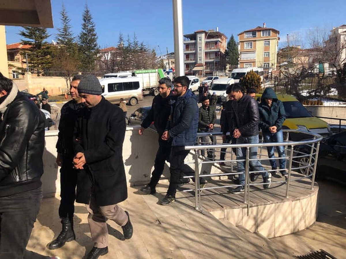 Karaman\'daki Fetö/pdy Operasyonunda 7 Tutuklama