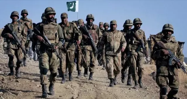 Pakistan'da İntihar Saldırısı: 11 Asker Öldü, 13 Asker Yaralandı, System.String[]