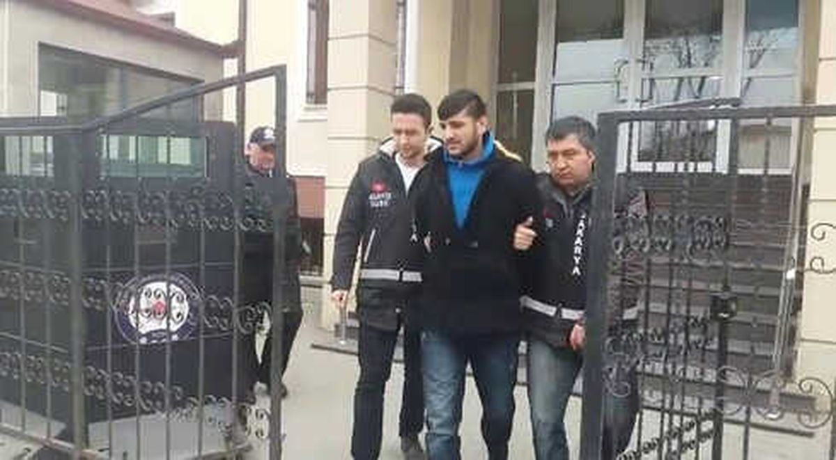 Sakarya\'da Otomobilden Hırsızlık Yapan Şahıs Yakalandı