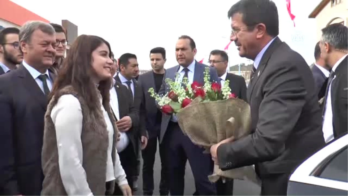 Zeybekci: "Dünya Ekonomisi, Yeni Rezevr Paralar Üretecektir"