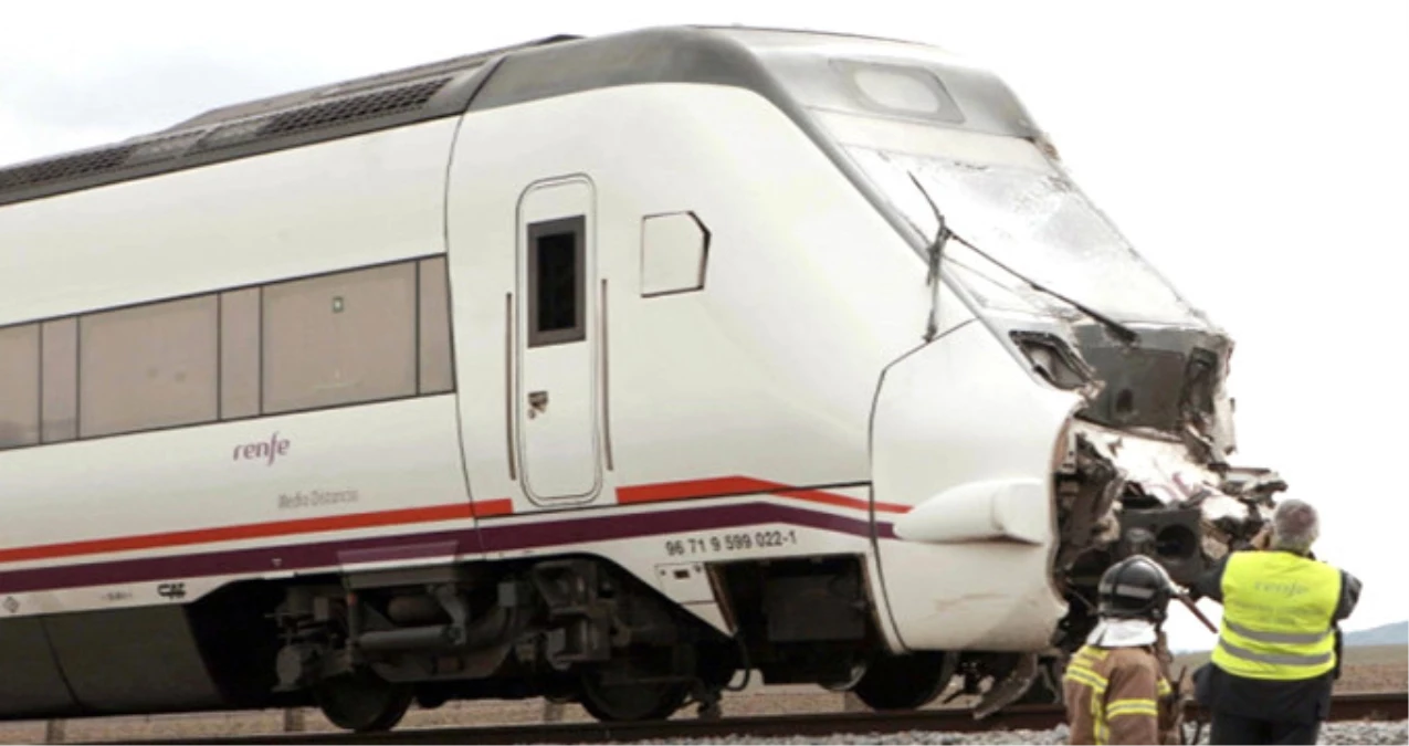 ABD\'de İki Tren Çarpıştı: 2 Ölü, 50 Yaralı