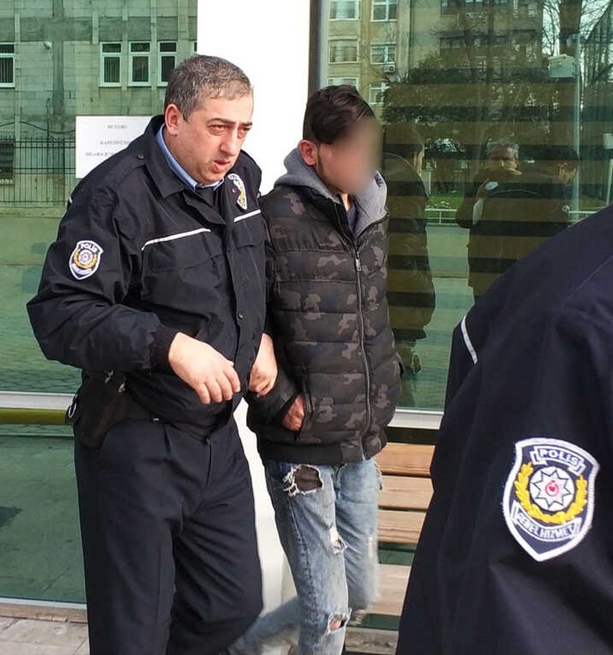 Araçlardan Oto Teybi Çalan 2 Genç Tutuklandı