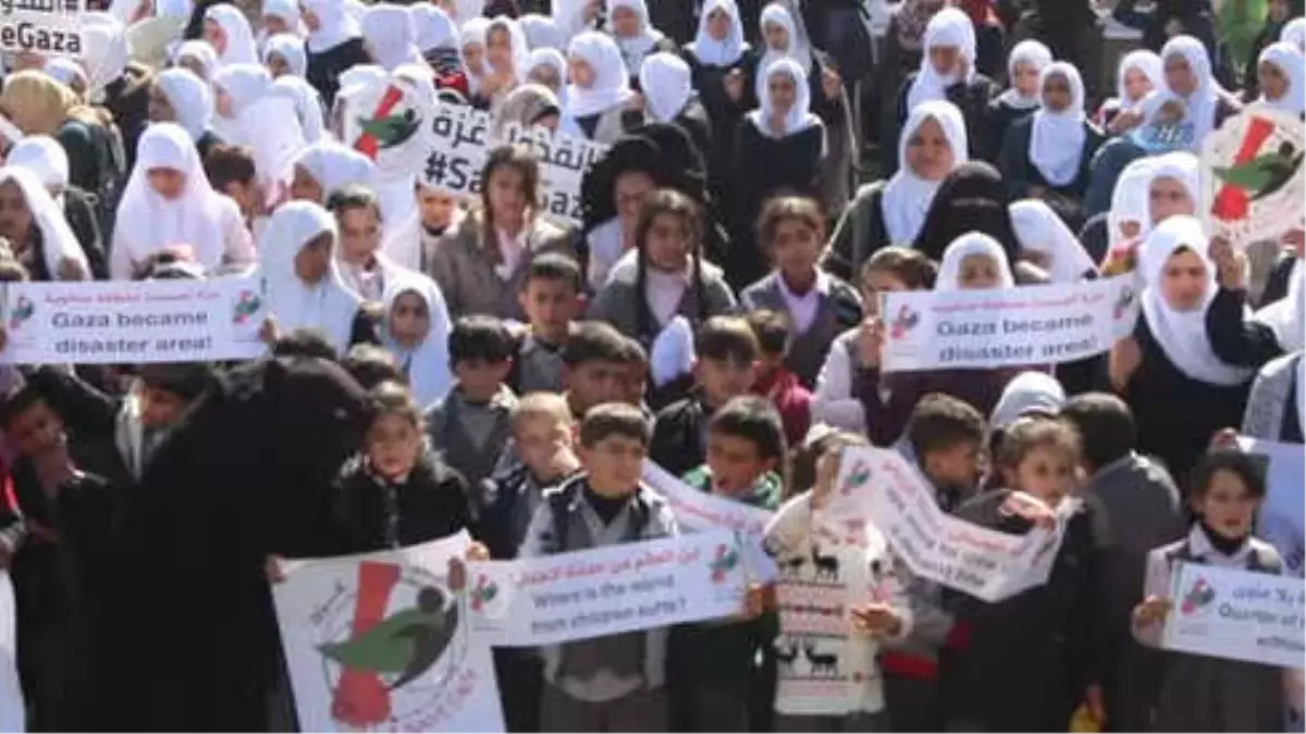 Gazzeli Çocuklar Ablukayı Protesto Etti