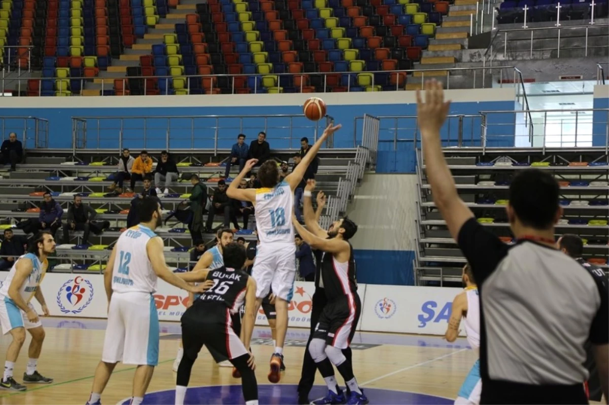 Haliliye Basketbol Takımı, Bilecik\'i Farklı Geçti