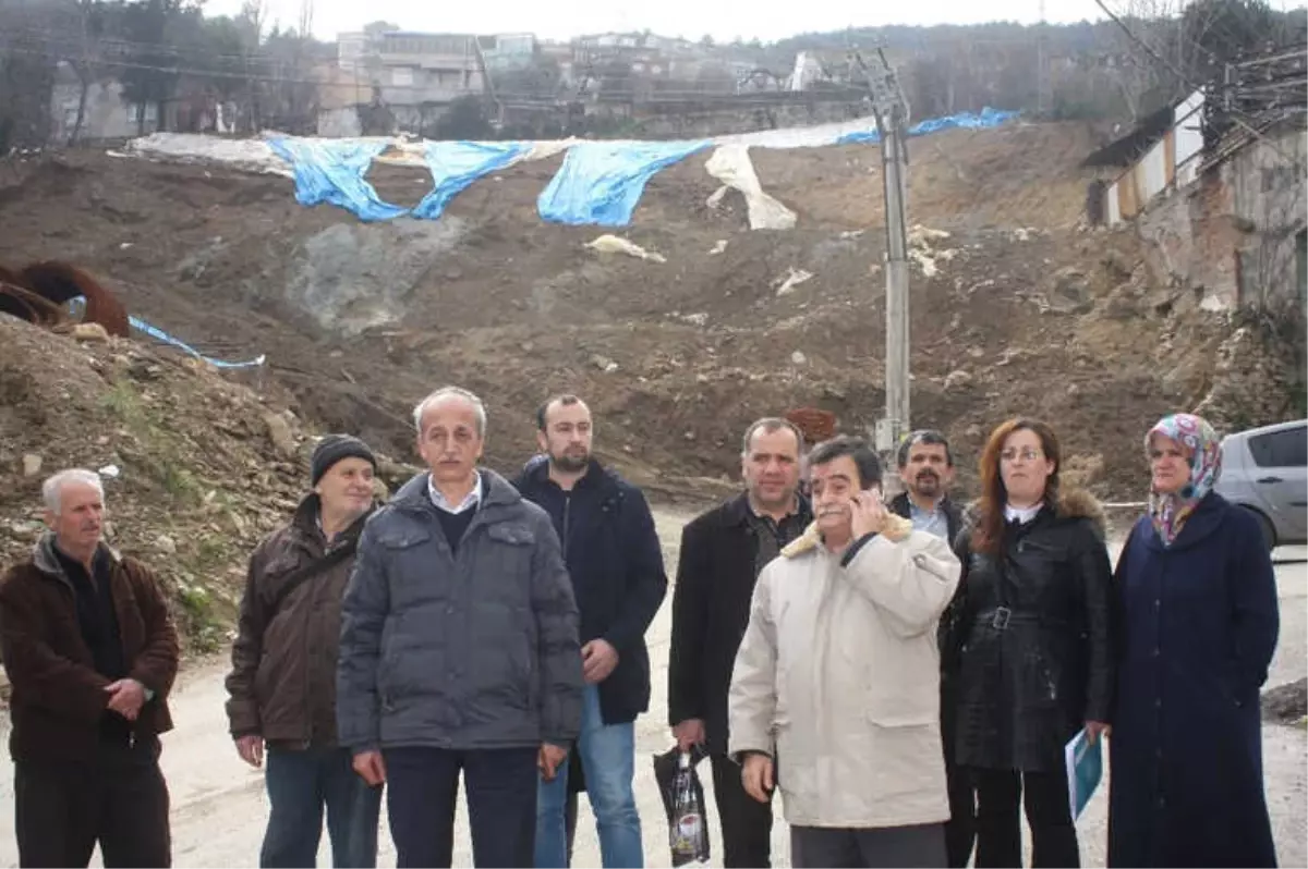 Heyelan Bölgesindeki Mahalle Sakinleri Kesin Çözüm Bekliyor