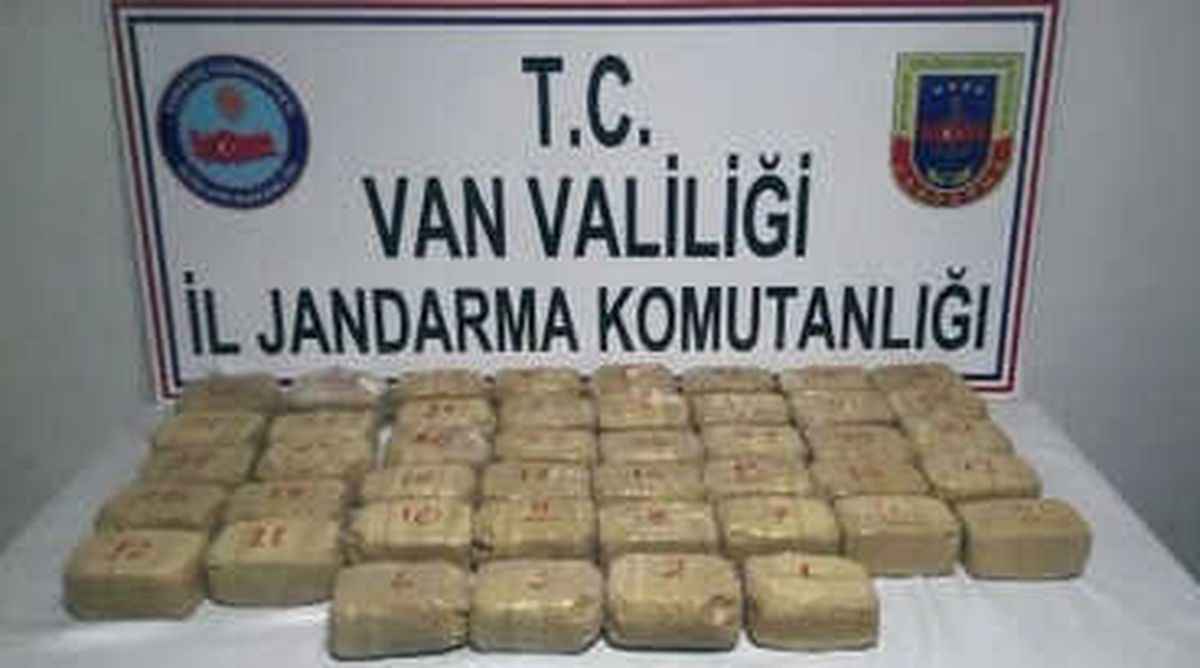 Jandarma Bir Evde 22 Kilo Eroin Ele Geçirdi