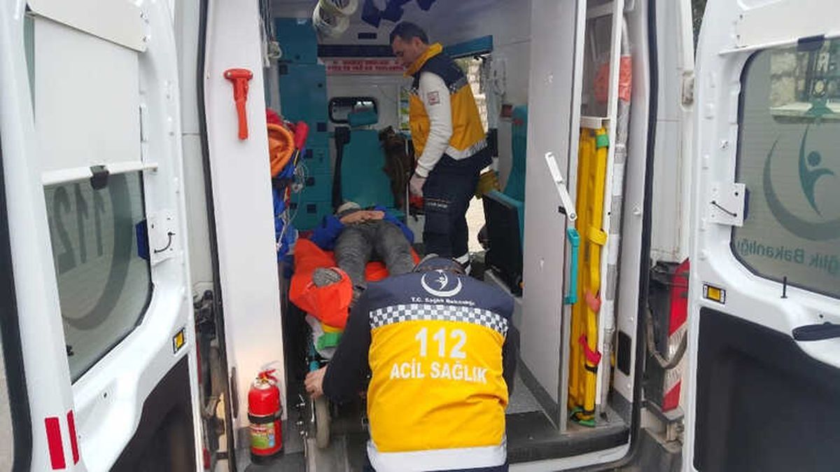 Okul Bahçesine Girmeye Çalışırken 2,5 Metrelik Tellerden Düştü