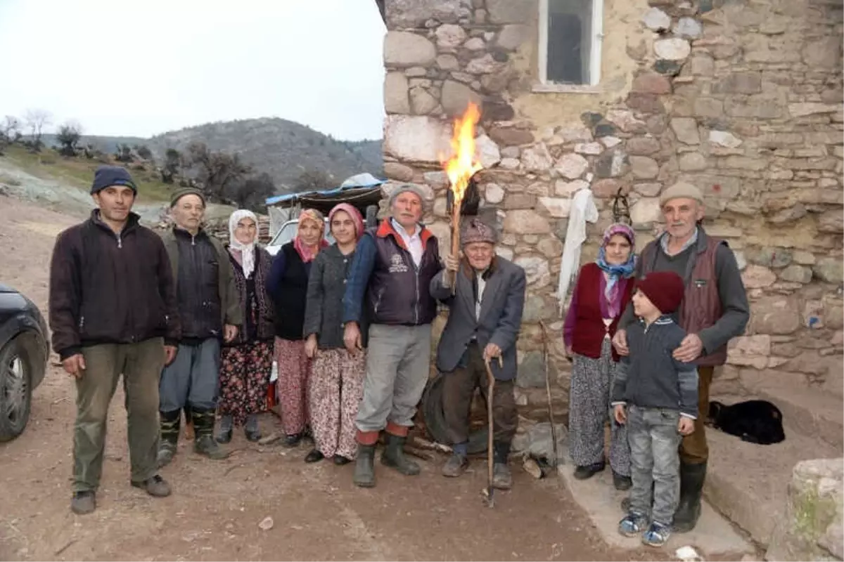 Bu Mahallede 100 Yıldır Elektrik Yok