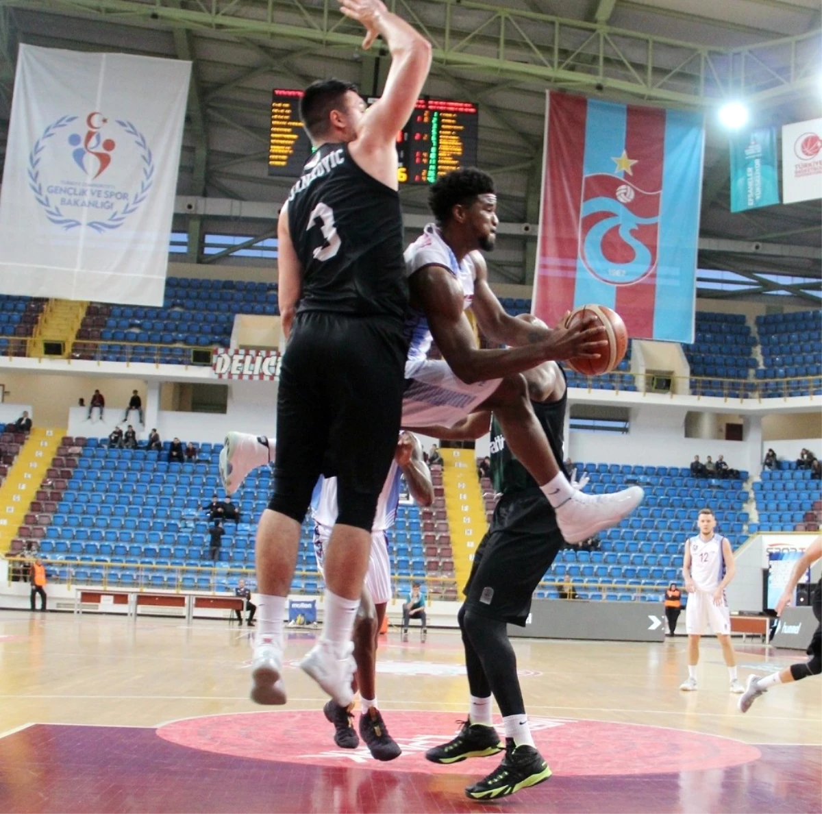 Tahincioğlu Basketbol Süper Ligi: Trabzonspor: 96 - Sakarya Büyükşehir Basketbol: 79