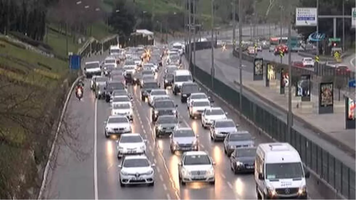 Yarı Yıl Tatili Dönüşü Trafik Yoğunlu Yaşandı