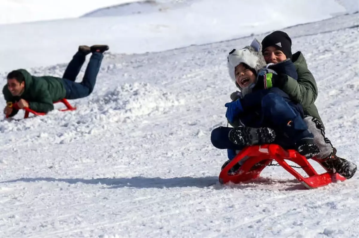 Zigana Dağı Kayak Tesisleri Tarihinin En Kalabalık Günlerini Yaşıyor