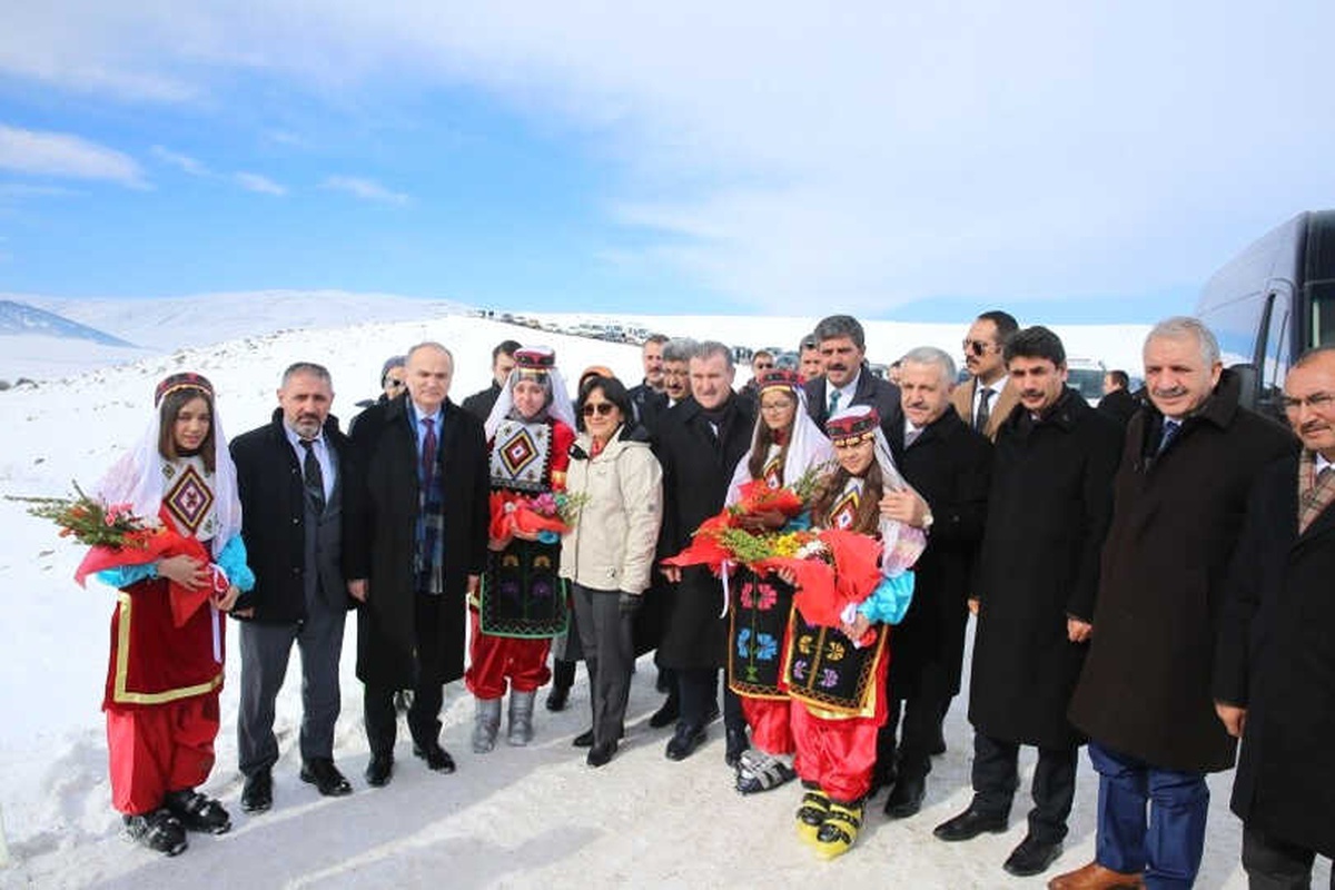 Ardahan Yalnızçam Kayak Merkezi Açıldı