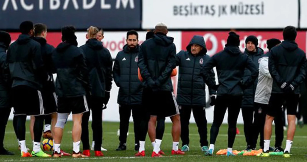 Beşiktaş\'ta Aras Özbiliz ve Denys Boyko\'ya Lisans Çıkartılmadı