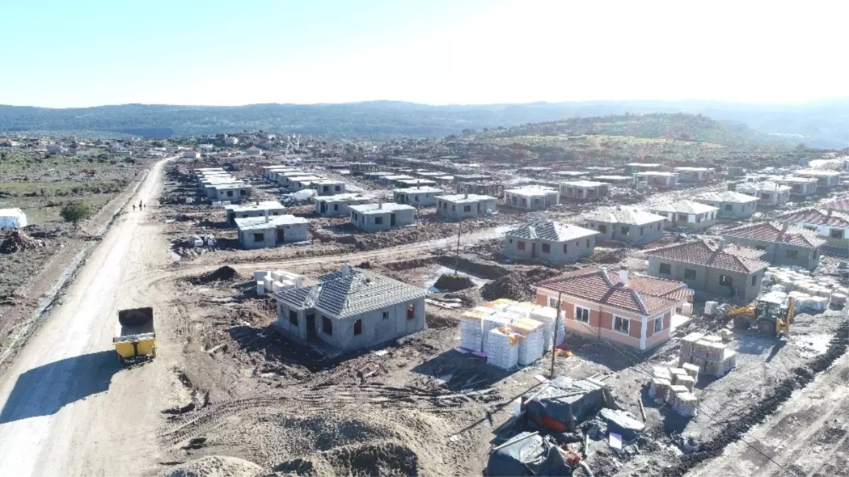 Depremzedeler, Afetin Yıldönümünde Konutlarına Kavuşmayı Bekliyor