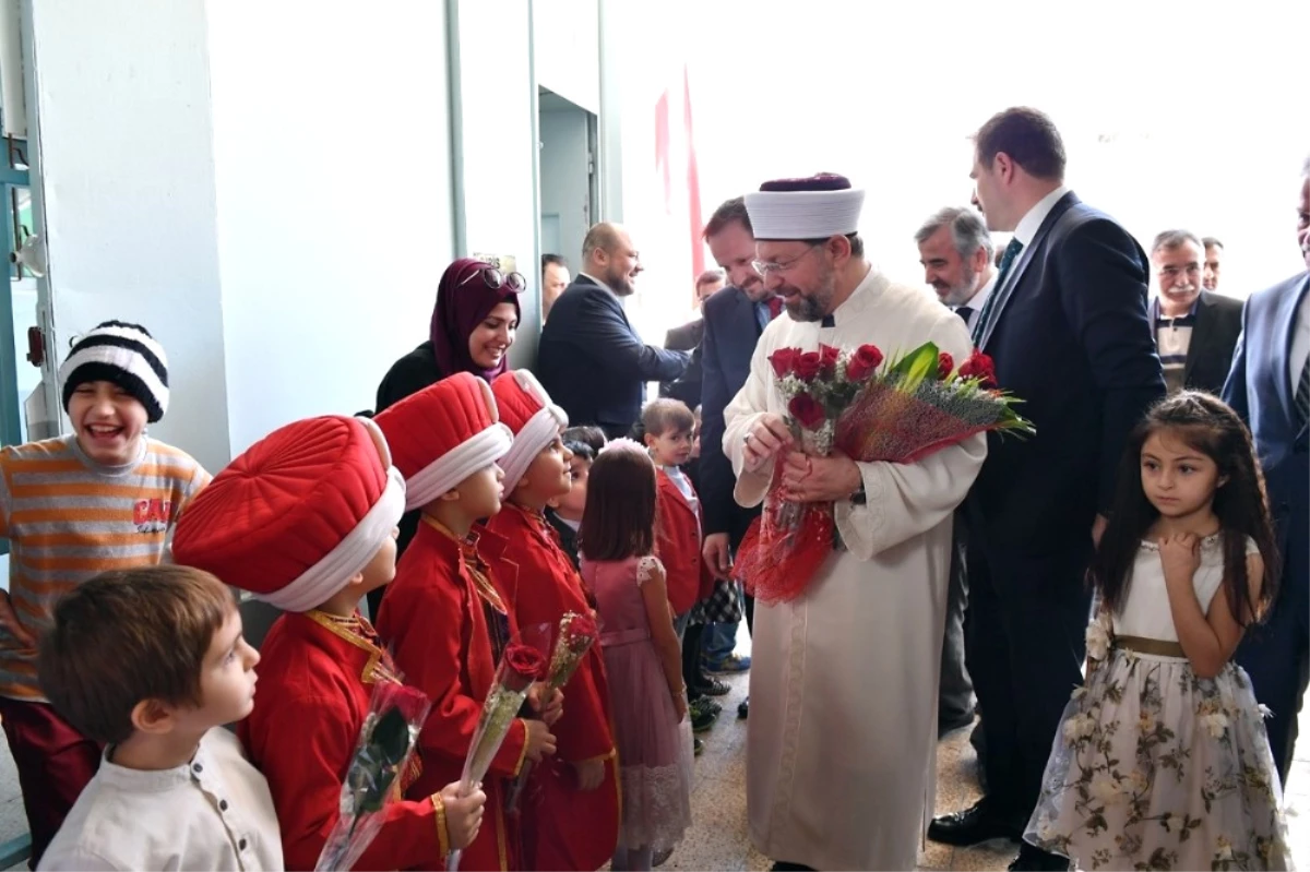 Diyanet İşleri Başkanı Erbaş, Riyad Uluslararası Türk Okulunu Ziyaret Etti