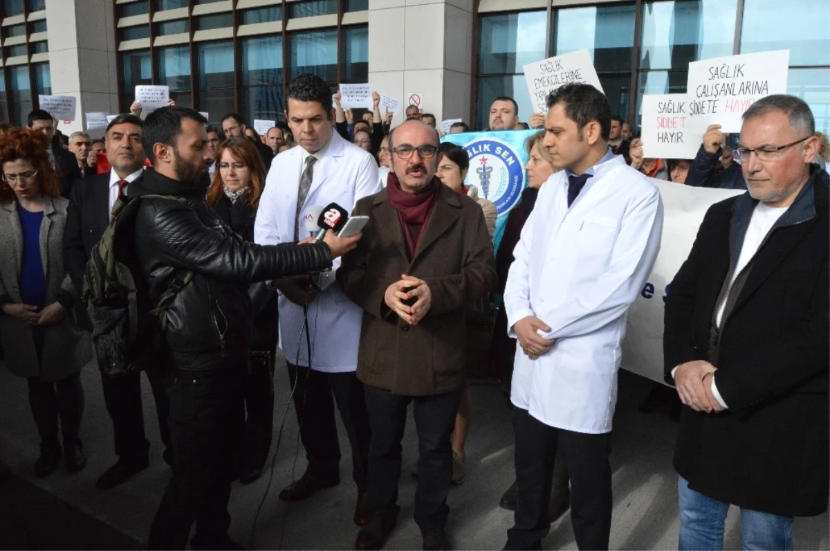 Doktora Saldırıyı Protesto Ettiler