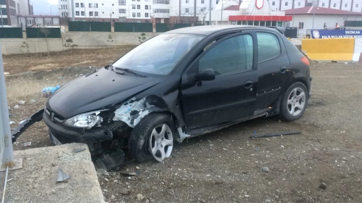 Erzincan\'da Trafik Kazası: 4 Yaralı