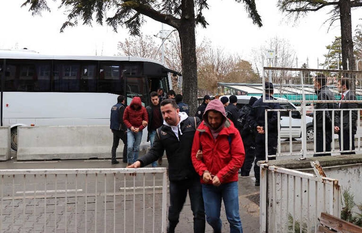 Fetö Şüphelisi 14 Asker Adliyeye Sevk Edildi
