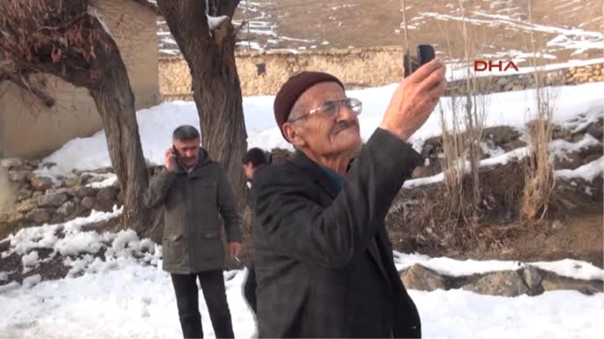 Hakkari\' Köylüler, Drone Kullanarak Cep Telefonuyla Görüşebiliyor