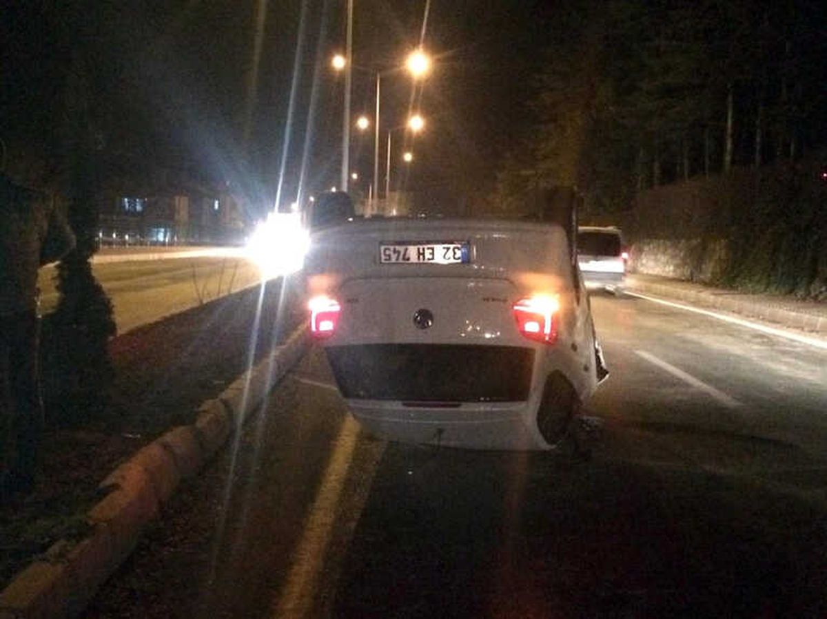 Isparta\'da Kaza Yapan Araç Ters Döndü: 1 Yaralı