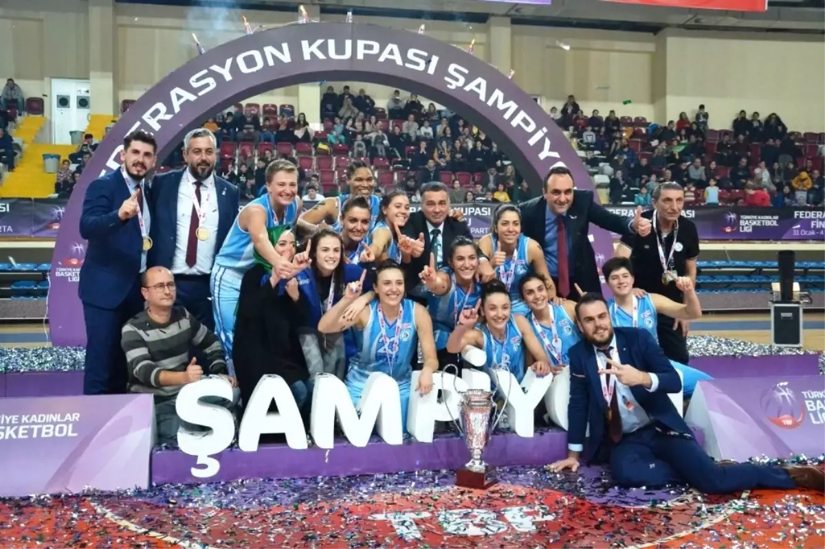 İzmit Belediyespor Şampiyon