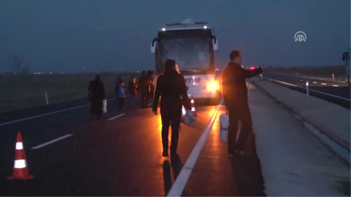 Konya\'da Yolcu Otobüsü Kamyona Çarptı: 10 Yaralı