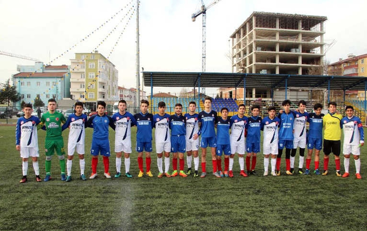 Küçük Futbolculardan Örnek Davranış