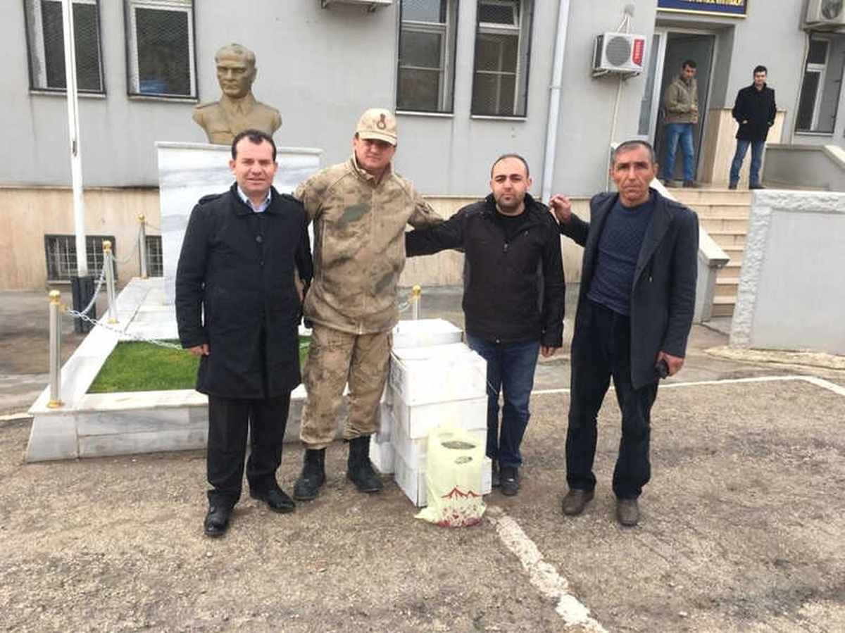 Sason\'da Mehmetçik İçin Hazırlanan Bal ve Cevizli Sucuk Karakola Teslim Edildi