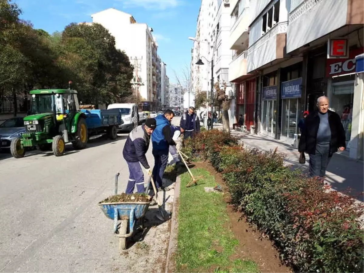 Şehzadeler\'de Yol ve Kışlık Bakım Çalışmaları Sürüyor