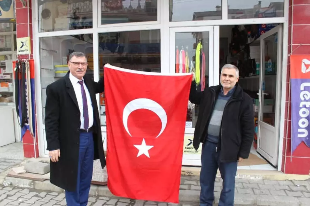 Vezirhan Türk Bayrakları ile Donatılıyor