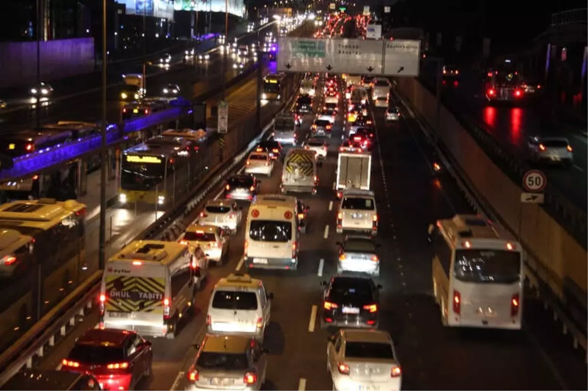 Yarıyıl Tatili Bitti, Trafik Yoğunluğu Arttı