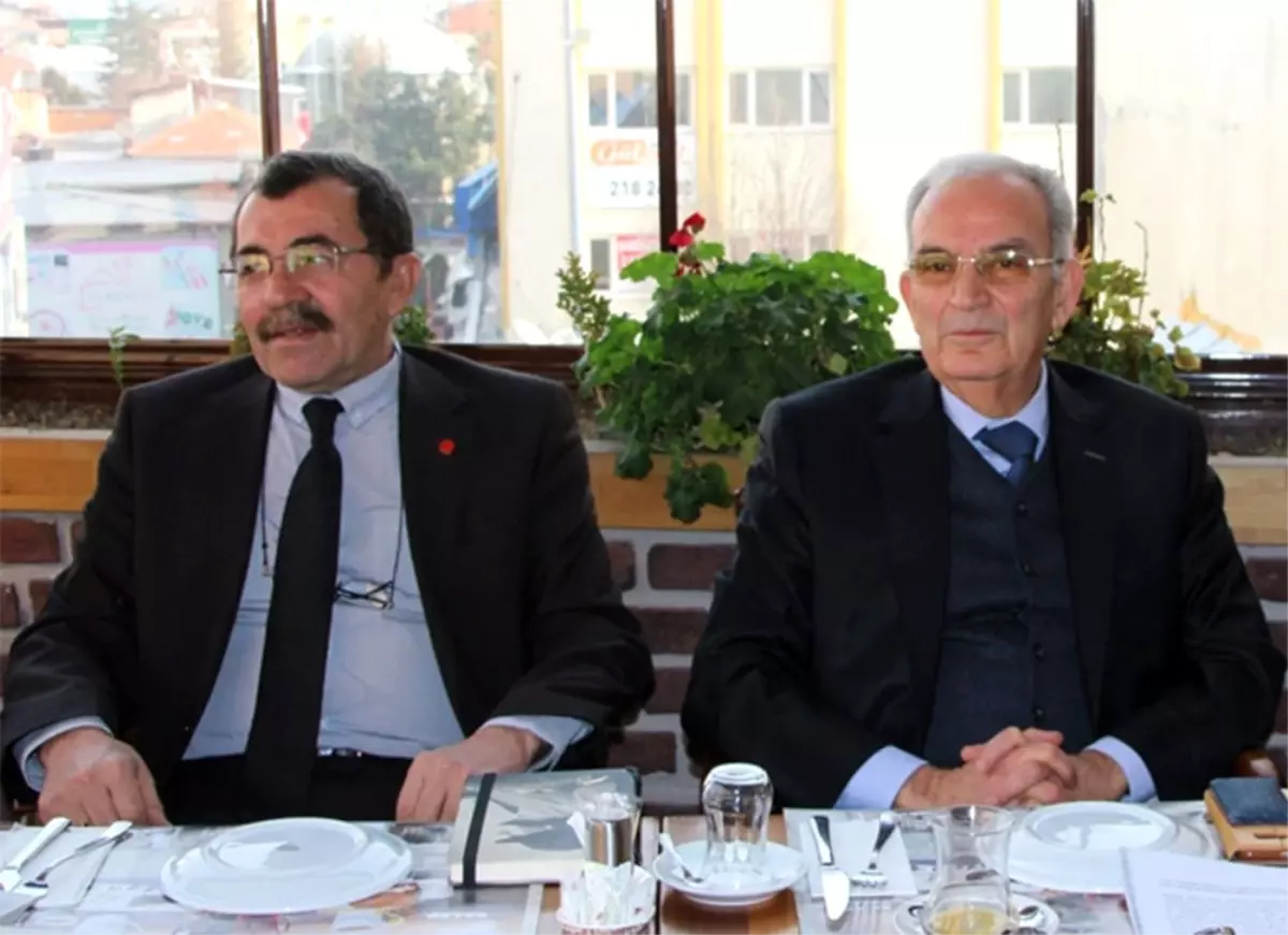 MHP\'li Belediyeye Destek Mesajları Veren CHP\'li İl Başkanı İstifaya Davet Edildi