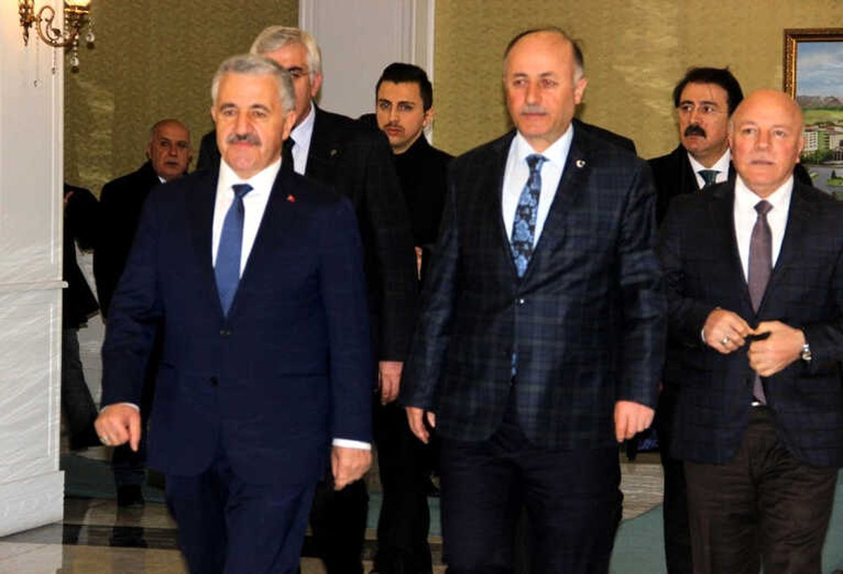 Bakan Arslan, Şehit Cenazesine Katılmak Üzere Erzurum\'a Geldi