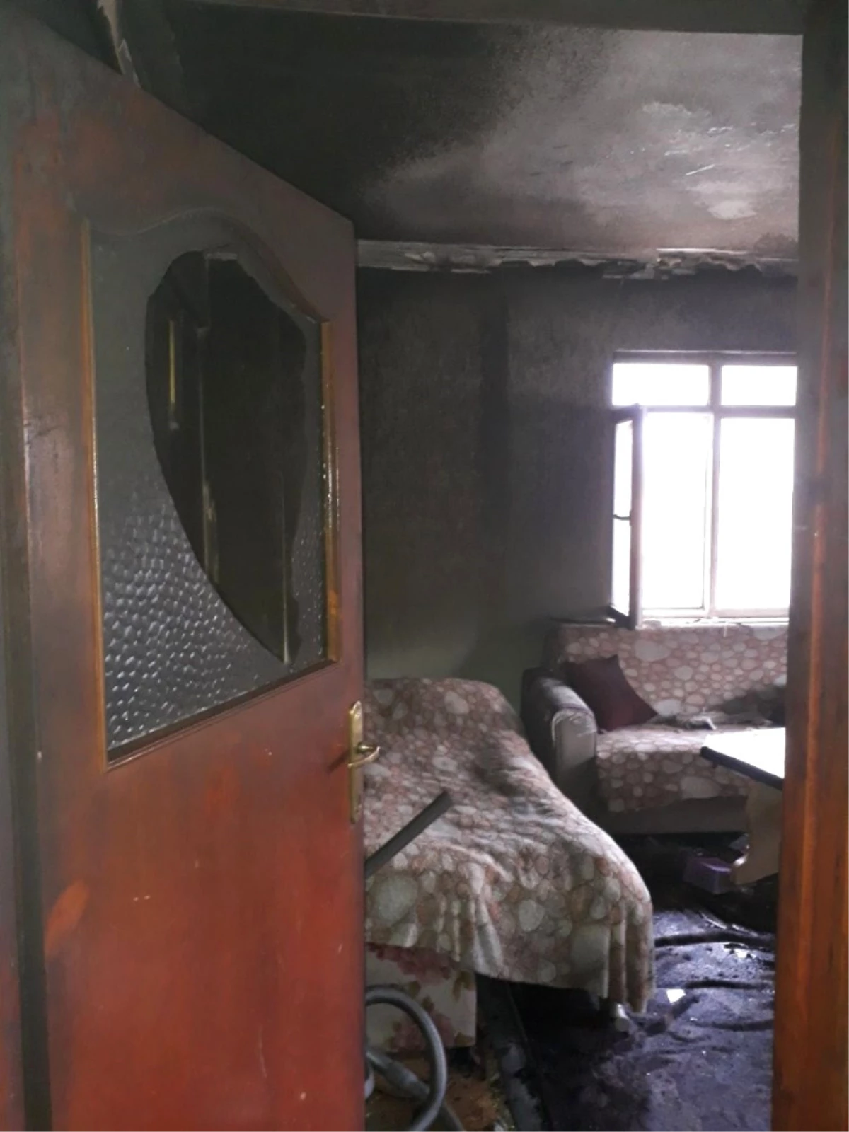 Bilecik\'te Ev Yangını, 2 Kişi Yaralandı