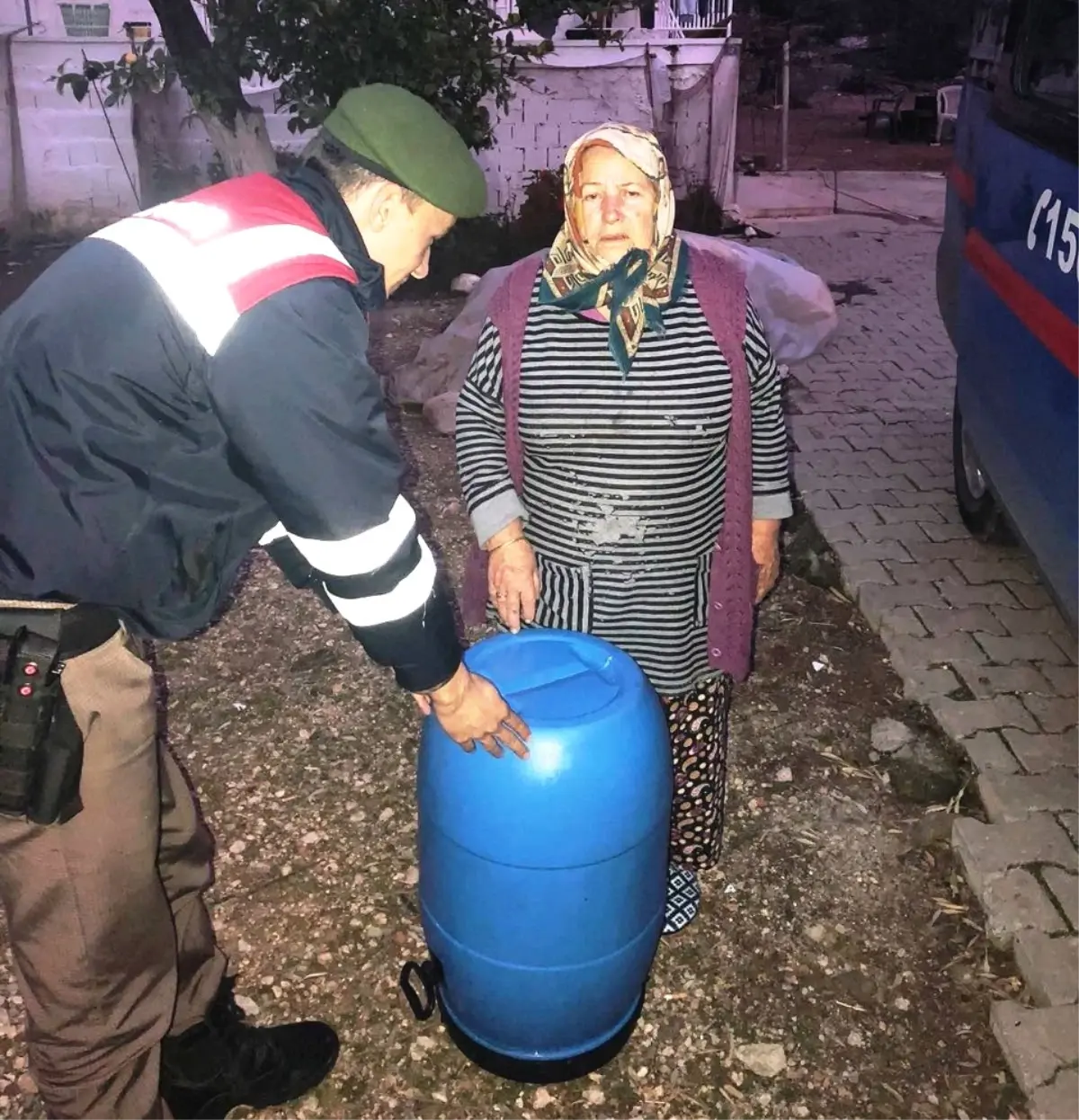 Çalınan Zeytinyağını Geri Getiren Jandarmaya Teşekkür Etti