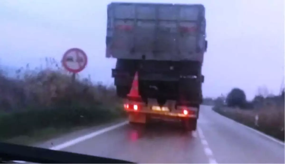 Çekiciye Yüklenen Kamyon Kazaya Davetiye Çıkardı