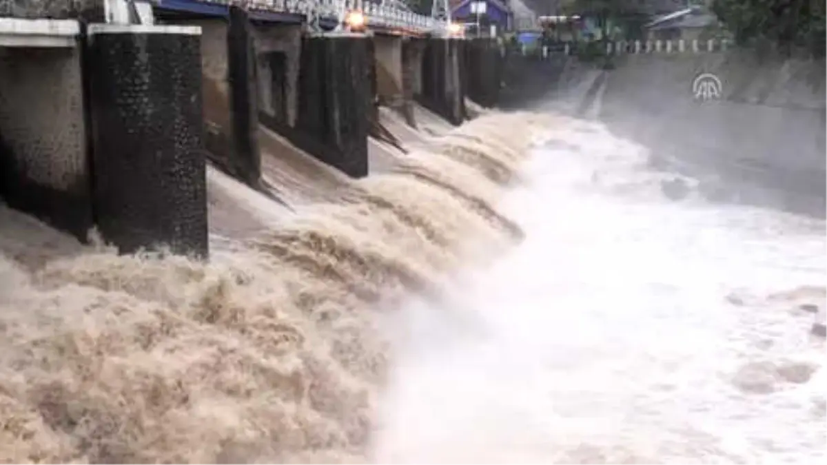 Jakarta On High Alert Of Flood As Katulampa Dam Raised