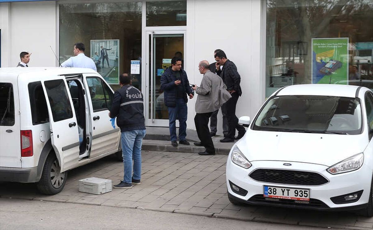 Kayseri\'de Banka Şubesinde Silahlı Soygun