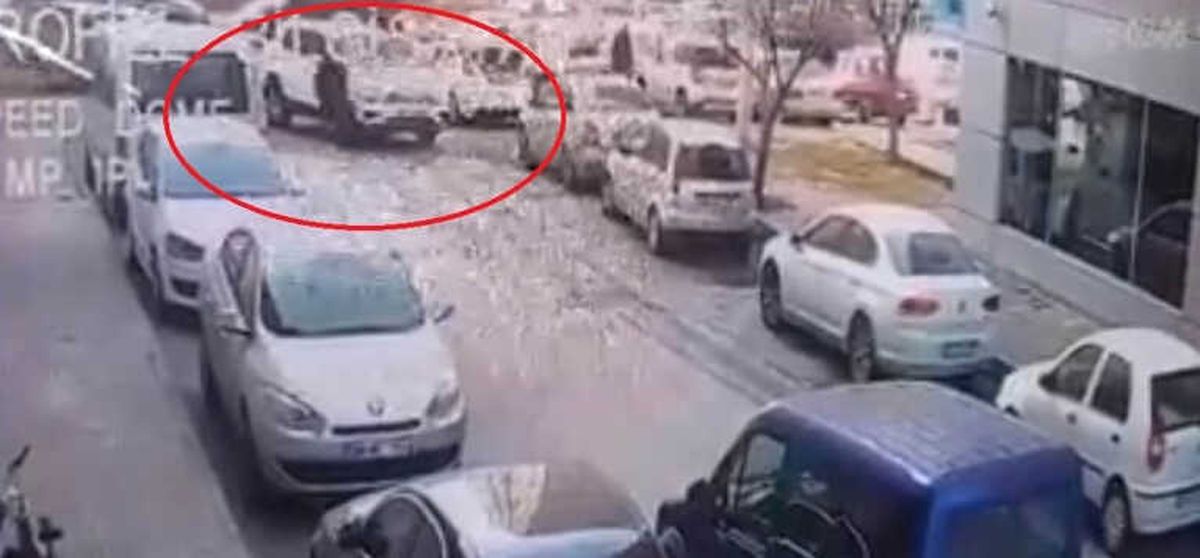 Köşeyi Dönen Araç Yayanın Ayaklarının Üzerinden Geçti