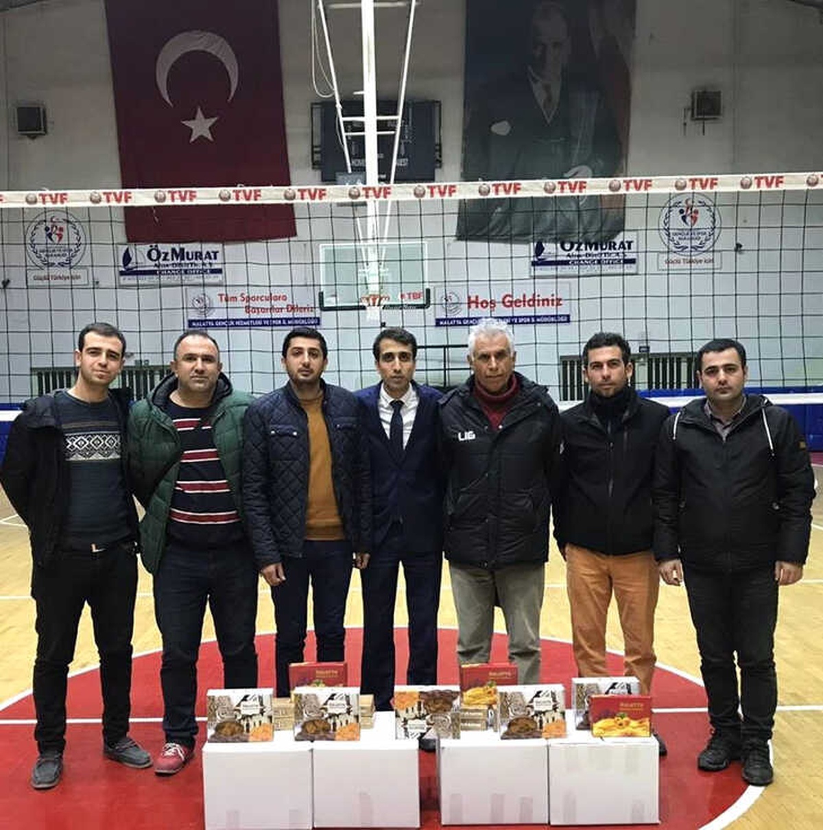 Malatya Voleybol Camiasından Mehmetçik\'e Kayısı