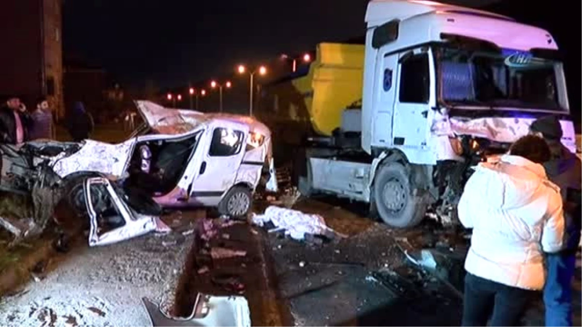 Maltepe\'de Hafriyat Kamyonu ile Araba Çarpıştı: 1 Ölü, 1\'i Ağır 2 Yaralı