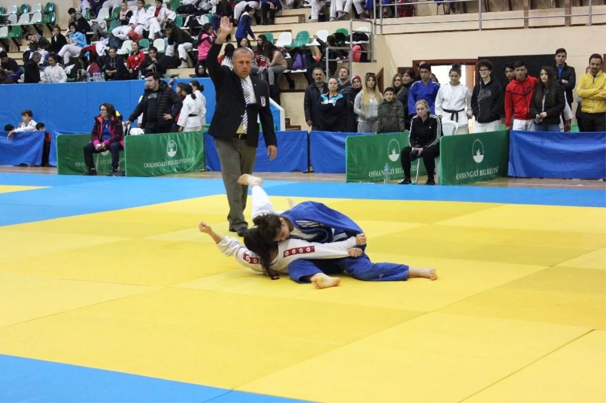 Osmangazi\'li Judocular Madalya Peşinde