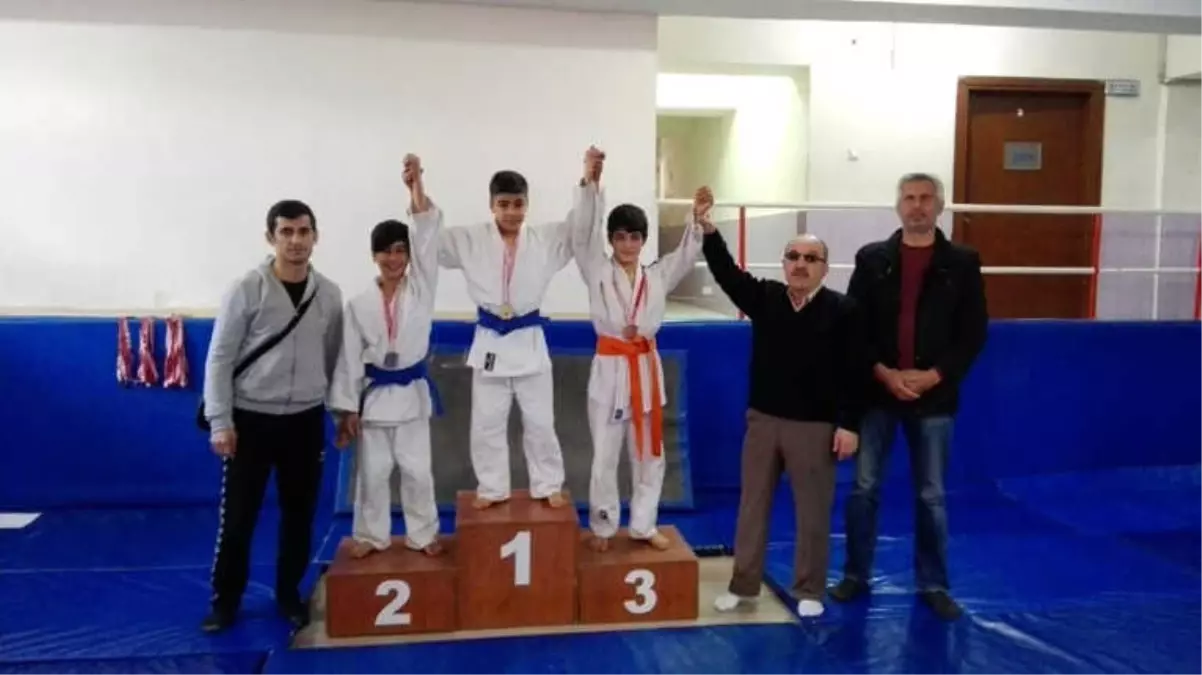 Osmaniye\'de Okul Sporları Yıldızlar Judo İl Seçmeleri Yapıldı